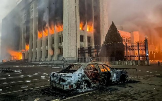 在阿拉木圖中國人:槍聲爆炸聲交織