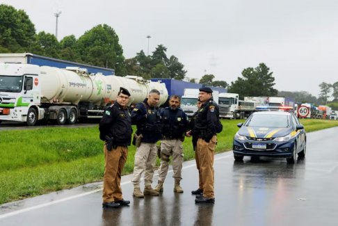 巴西道路封鎖中斷了全國的燃料分配