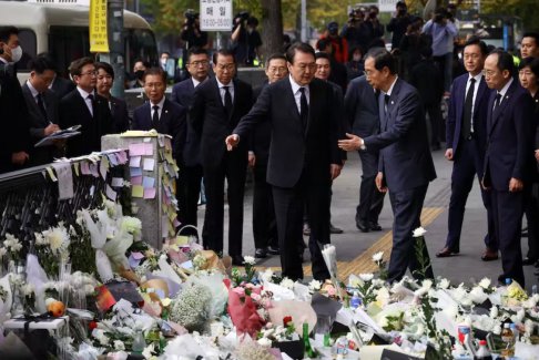 韓國總理敦促警方解釋對萬圣節(jié)踩踏事件的反應(yīng)