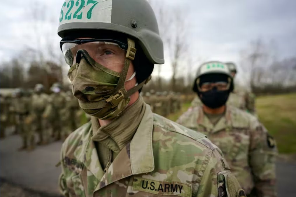 拜登政府考慮結束美軍對COVID-19疫苗的授權