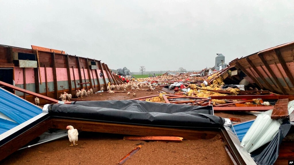美國(guó)暴風(fēng)雨帶著龍卷風(fēng)已造成2人死亡