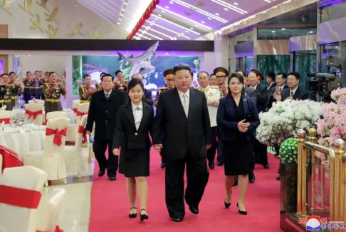 朝鮮金正恩在預(yù)期的閱兵式之前稱贊軍隊(duì)