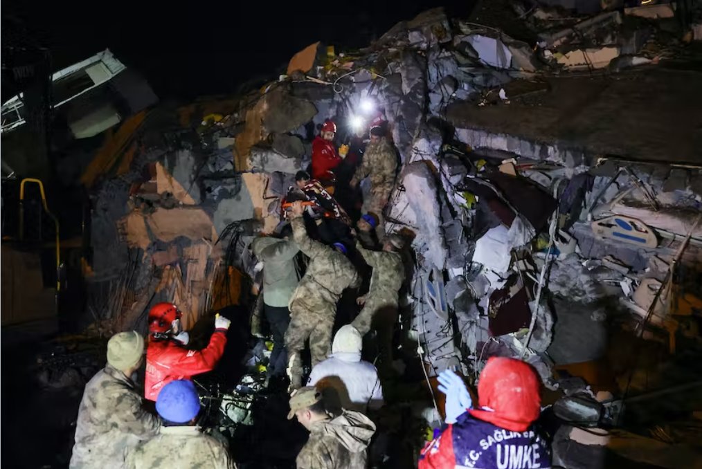 土耳其地震救援 夜晚充滿了尖叫和哭泣