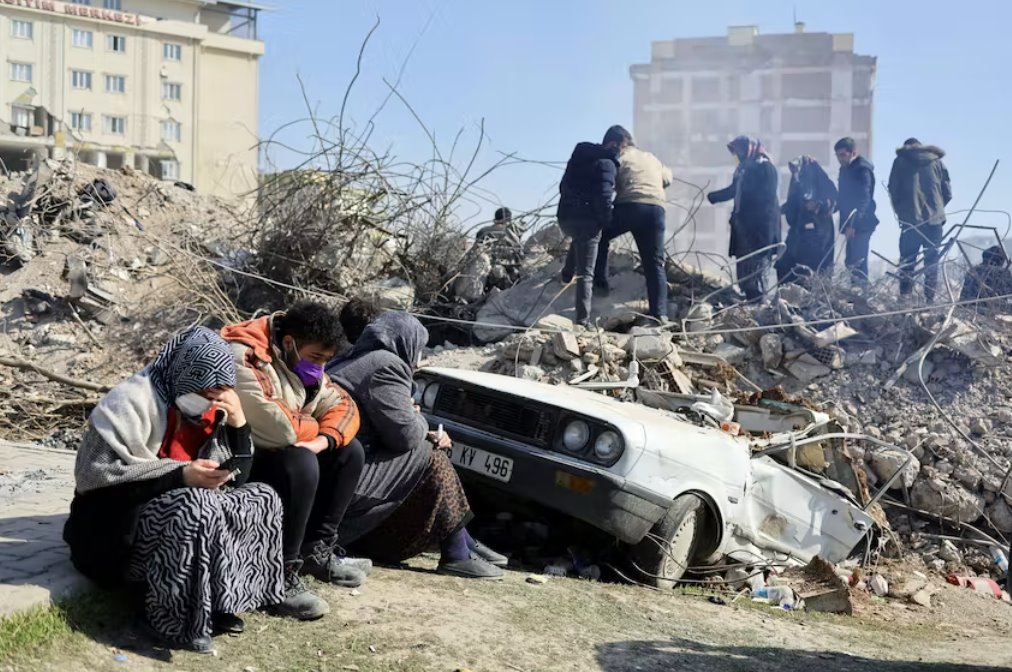 地震無人機鏡頭顯示土耳其城鎮(zhèn)的破壞深度