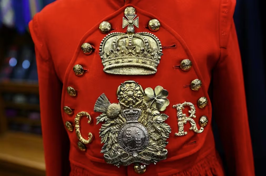  英國倫敦薩維爾街的裁縫在趕制查爾斯國王的加冕典禮服裝