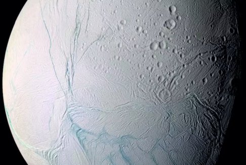 土星的冰冷衛(wèi)星土衛(wèi)二蘊(yùn)藏著生命必需的元素