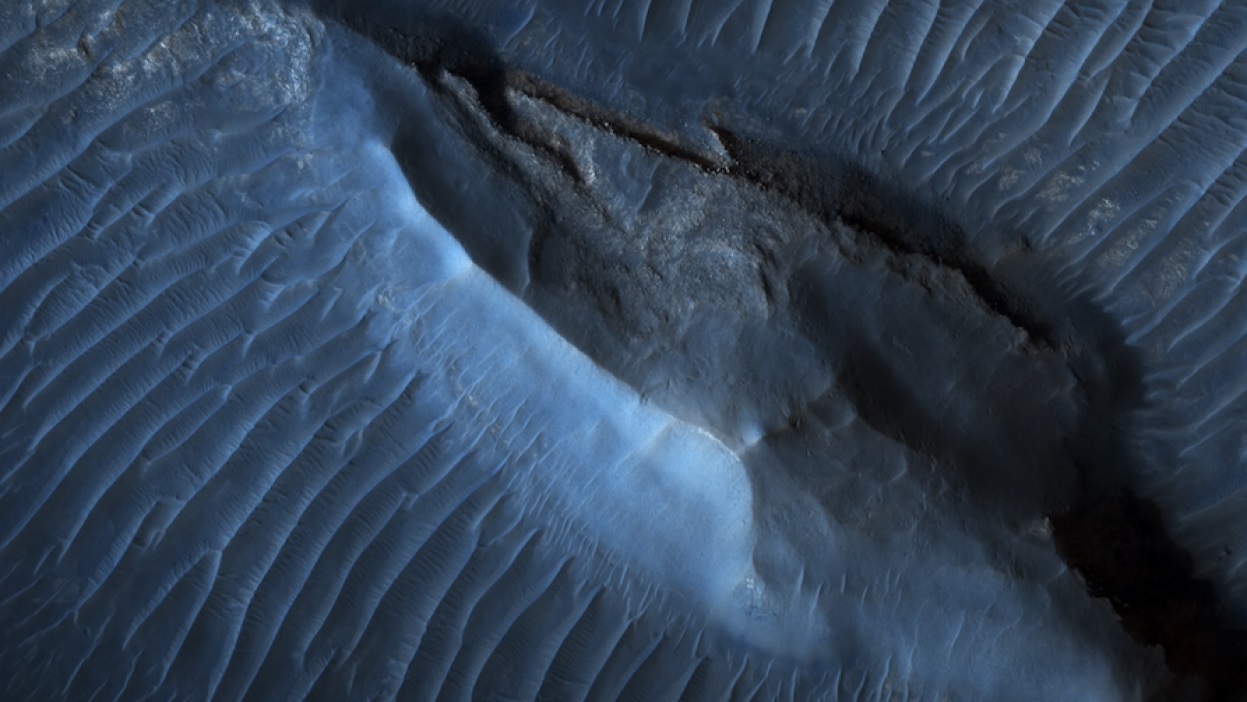 火星隕石坑的景色，圖片來源：NASA / 加州理工學(xué)院噴氣推進(jìn)實(shí)驗(yàn)室 / 亞利桑那州