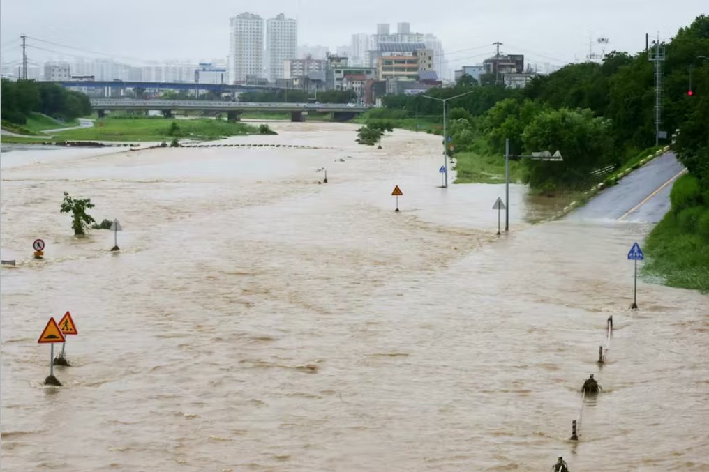 韓國遭遇山體滑坡、洪水數(shù)百人疏散
