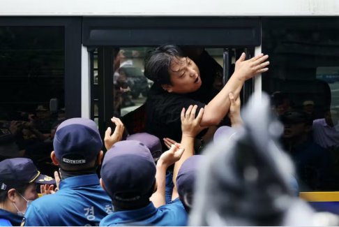 韓國警方逮捕16名試圖進(jìn)入日本大使館的福島抗議者