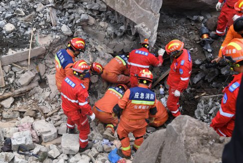 云南山體滑坡死亡人數上升至25人救援人員搜尋失蹤