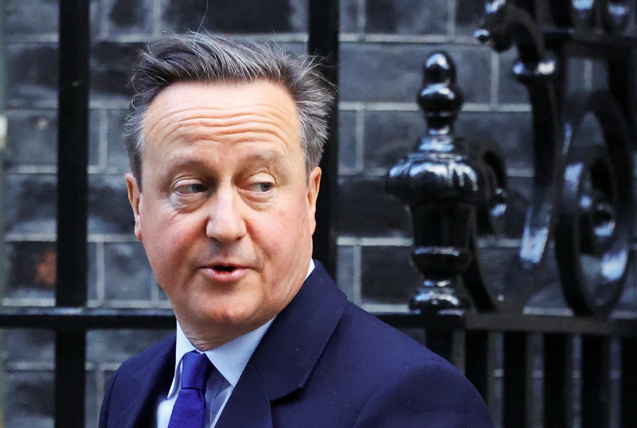 2024年1月9日，英國外交大臣戴維&middot;卡梅倫在英國倫敦唐寧街10號舉行內(nèi)閣會議后離開。