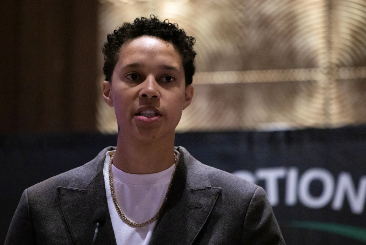 在俄羅斯被拘留的WNBA球星布里特尼&middot;格里納(BrittneyGriner)于2023年4月13日在美國紐約舉行的國家行動網(wǎng)絡(luò)全國大會上發(fā)表講話。