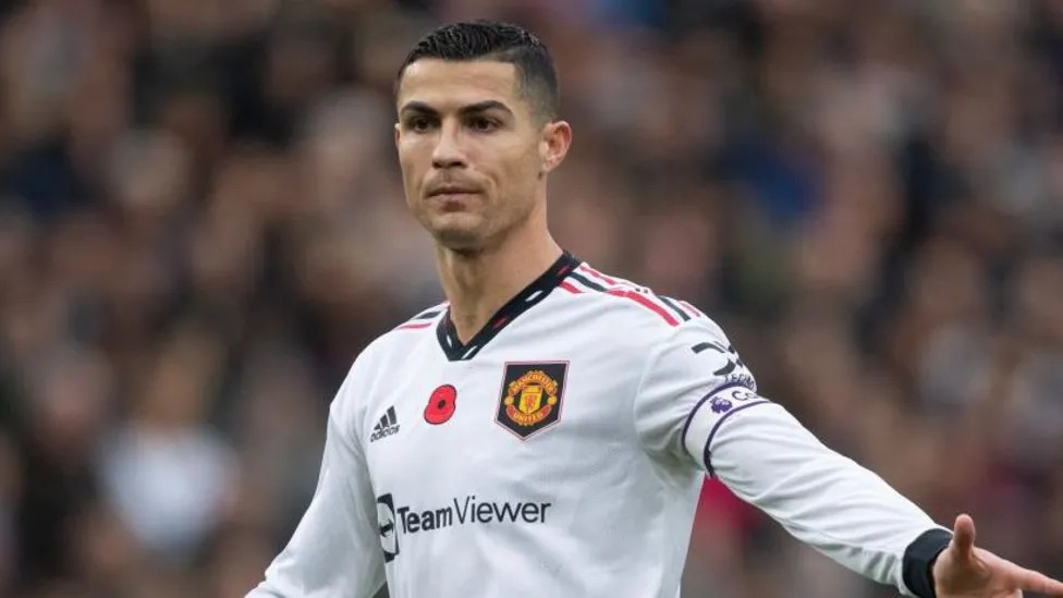 克里斯蒂亞諾&middot;羅納爾多(CristianoRonaldo)在老特拉福德的第一個(gè)賽季中，在292場(chǎng)比賽中攻入118粒進(jìn)球，隨后于2009年轉(zhuǎn)會(huì)皇家馬德里