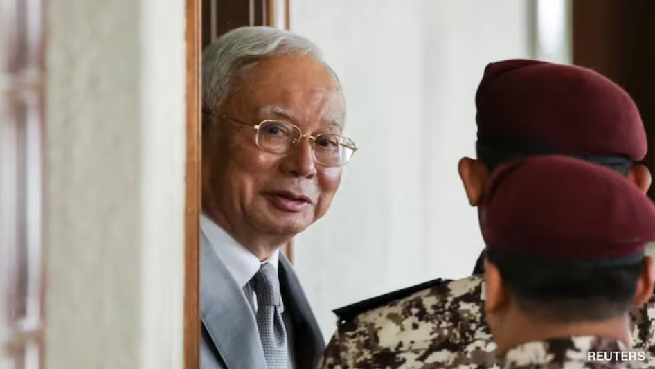 他此前因另一起1MDB案件被判有罪，目前正在服刑六年。