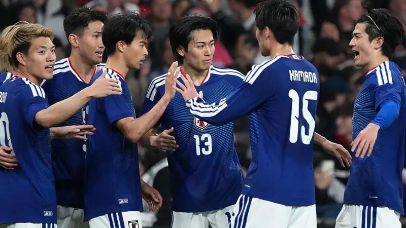 日本隊(duì)在上屆世界杯??上對(duì)陣歐洲球隊(duì)保持不敗，小組賽中擊敗德國(guó)和西班牙，16強(qiáng)賽中與克羅地亞戰(zhàn)平（1-1），最終在點(diǎn)球大戰(zhàn)中被淘汰。